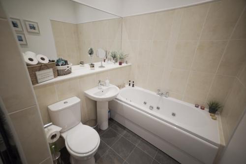 Family Bathroom - Morham Lea, Greenbank, Edinburgh